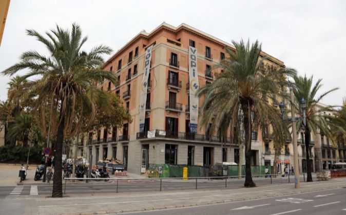 Hotel Soho Barcelona en la Plaza del Duque Medinaceli, frente al Port...