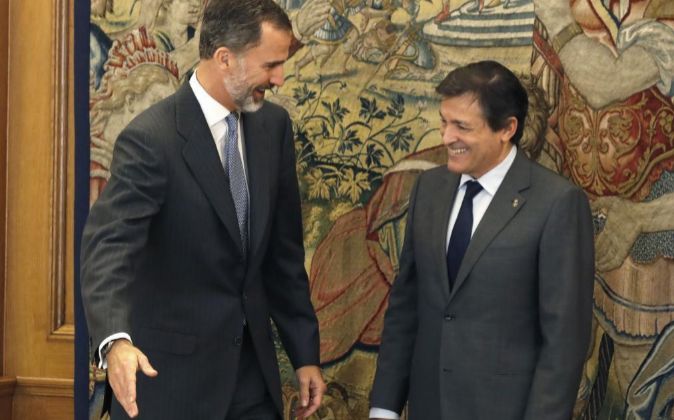 El Rey ha recibido hoy al presidente de la gestora del PSOE, Javier...