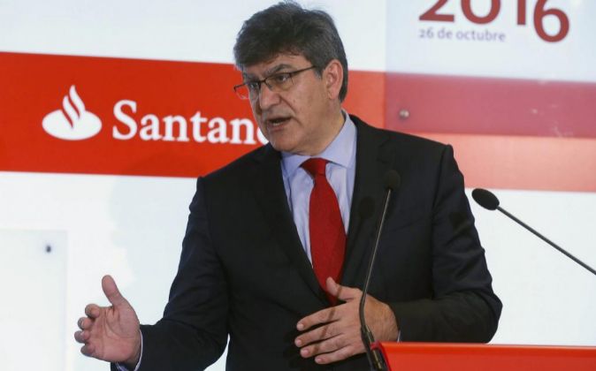 El consejero delegado del Banco Santander, José Antonio Álvarez,...