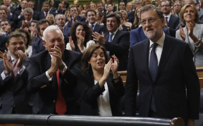 El líder del PP y presidente del Gobierno en funciones, Mariano Rajoy...