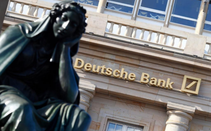 Fachada de Deutsche Bank  en Frankfurt, Alemania.