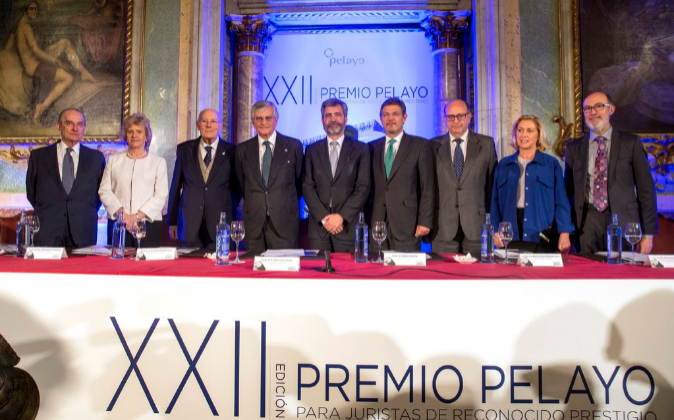 Mesa presidencial de los XXII Premios Pelayo para Juristas de...