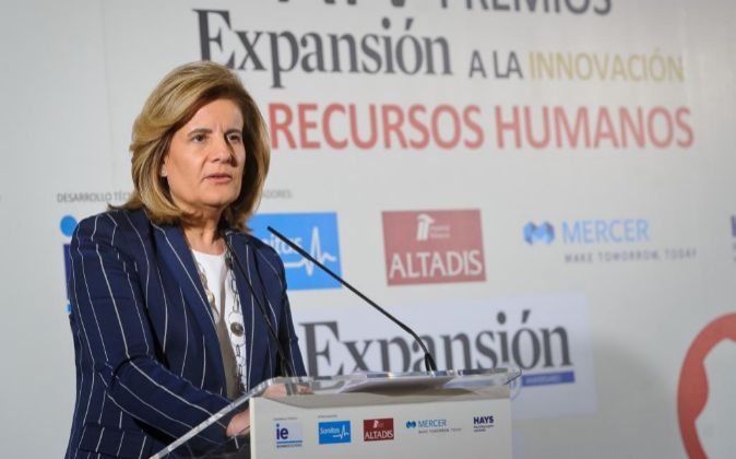 La ministra de Empleo y Seguridad Social, Fátima Báñez, durante su...