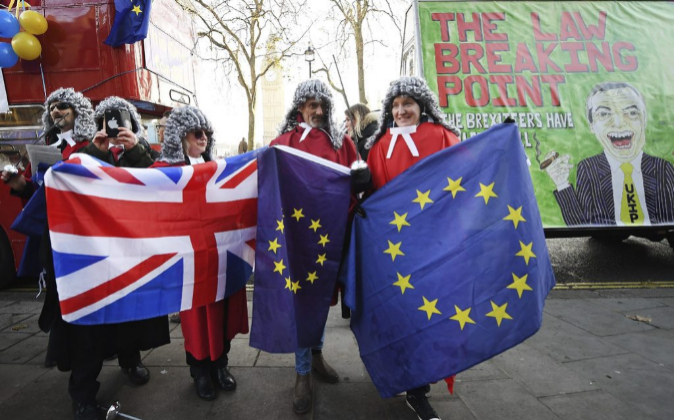 Este lunes, británicos europeístas se han manifestado a las puertas...