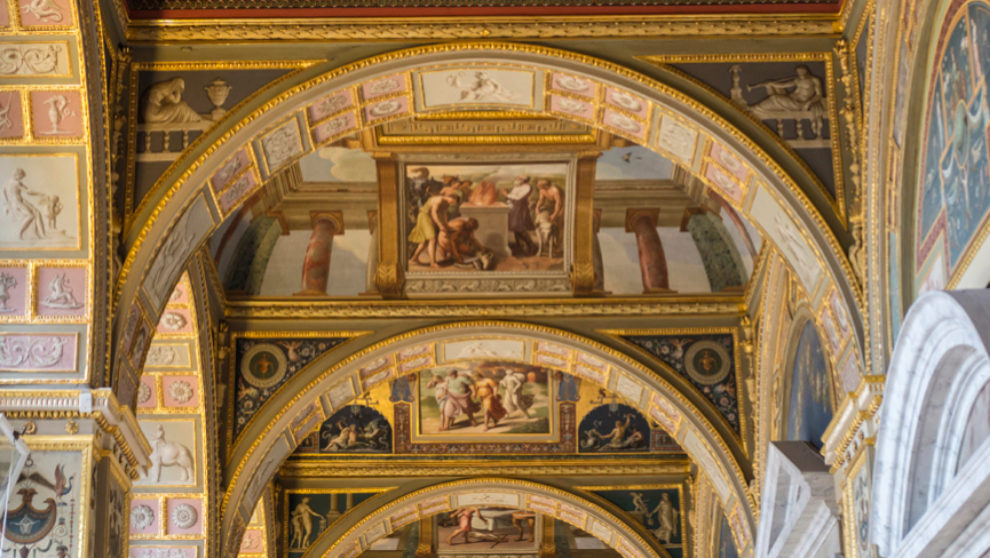 Los techos del Museo de Hermitage forman parte de la Galería Rafael....