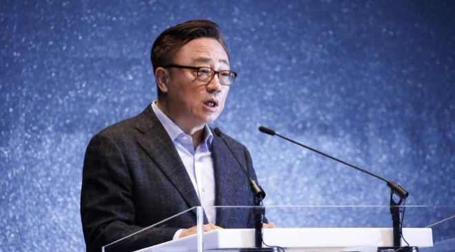 Koh Dong-Jin, responsable de la división de telefonía móvil de...