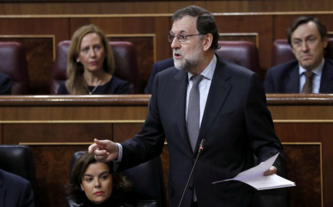 El presidente del Gobierno, Mariano Rajoy, durante una de sus...