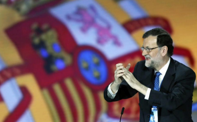 El presidente del Gobierno y del partido Popular, Mariano Rajoy,...