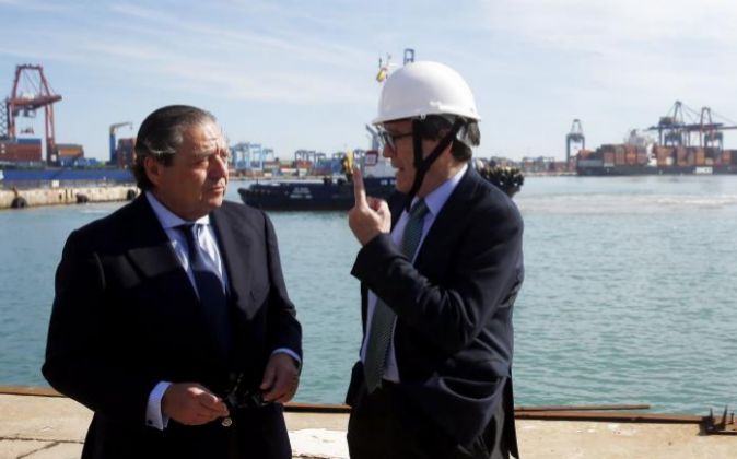 El presidente de Boluda Corporación Marítima, Vicente Boluda (i),...