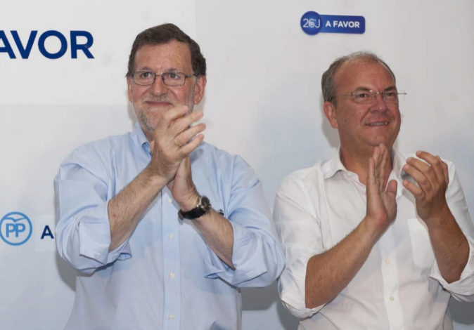 El presidente del PP de Extremadura, José Antonio Monago, con Mariano...
