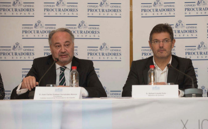 Juan Carlos Estévez, presidente del CGPE, y el ministro de Justicia,...