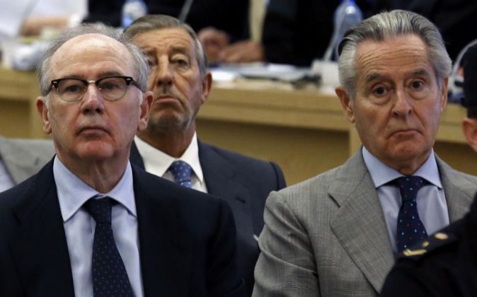 Los expresidentes de Caja Madrid Miguel Blesa (d) y Rodrigo Rato (i),...