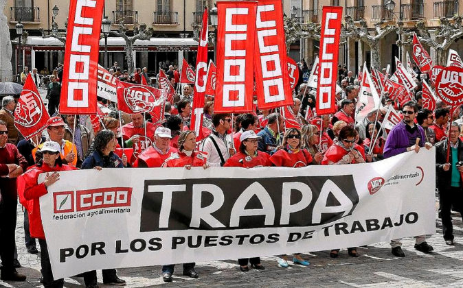 Protesta por el ERE de trabajadores de Chocolates Trapa.