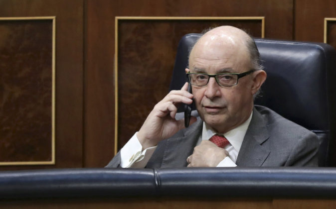 El ministro de Hacienda, Cristóbal Montoro, en el Congreso de los...