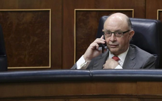El ministro de Hacienda, Cristóbal Montoro, el pasado 15 de marzo en...