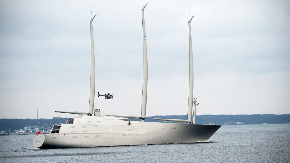 El 'Sailing Yacht A', en aguas danesas tras salir deol...