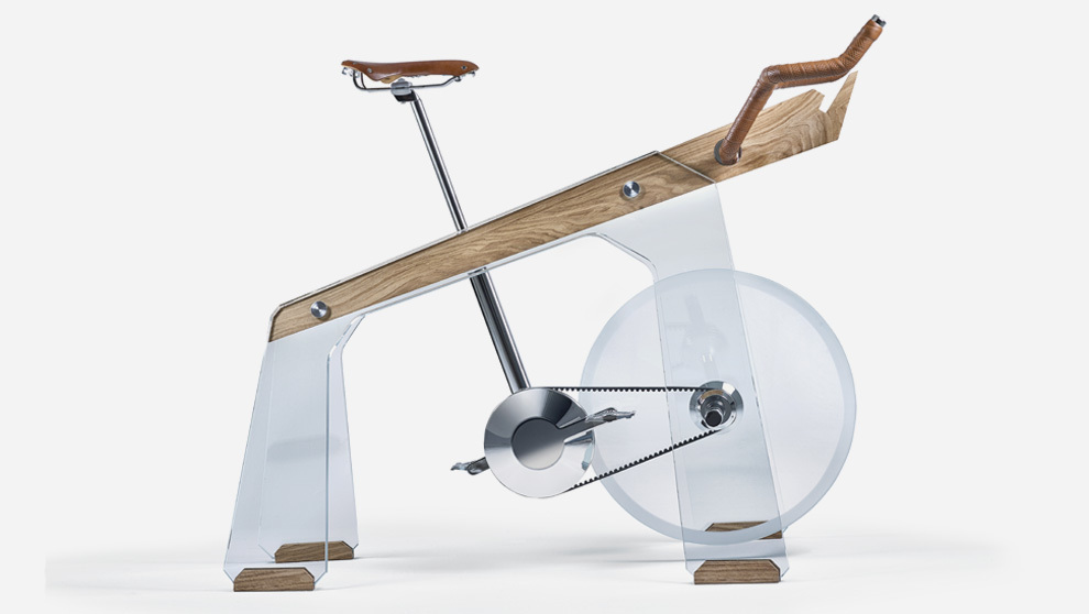 Supervisar Párrafo campo Adriano Design presenta Fuoripista, una bici estática de cristal, madera y  metal
