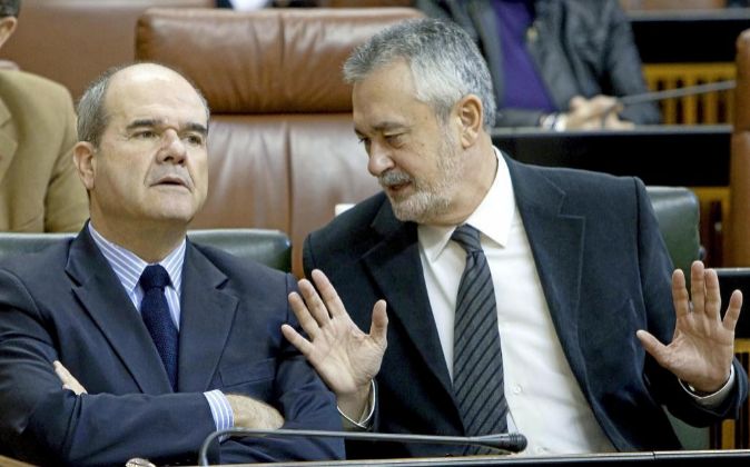 El presidente andaluz, Manuel Chaves (i), y vicepresidente segundo y...
