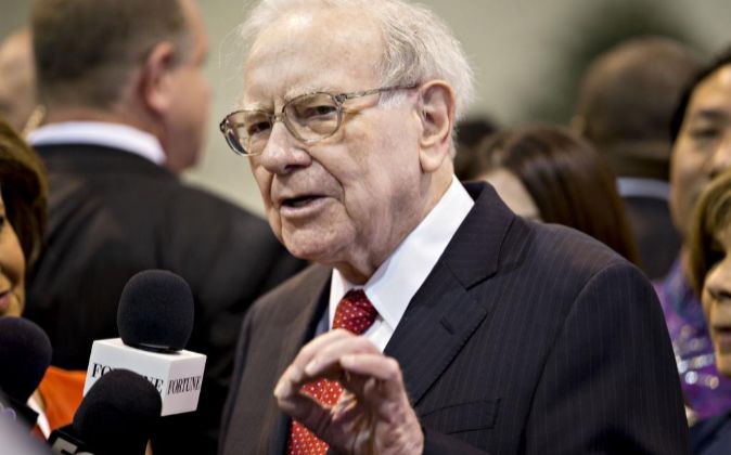 Warren Buffett, presidente y consejero delegado de Berkshire Hathaway,...