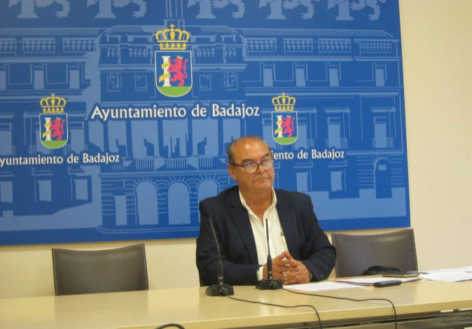 El concejal del Ayuntamiento de Badajoz, Luis García-Borruel, durante...