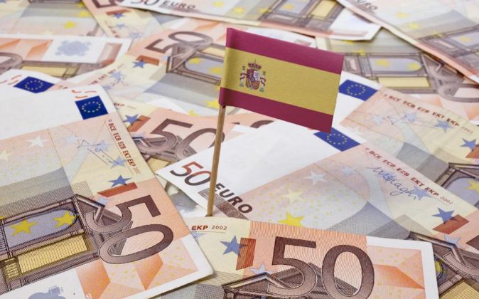 BANDERA DE ESPAÑA SOBRE BILLETES DE 50 EUROS. DINERO PRESUPUESTO...