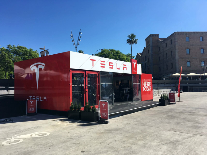 Imagen de la 'Pop-up store' de Tesla en Port Vell