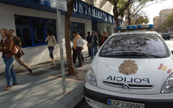 Un coche de la Policía Nacional aparcado en Madrid.