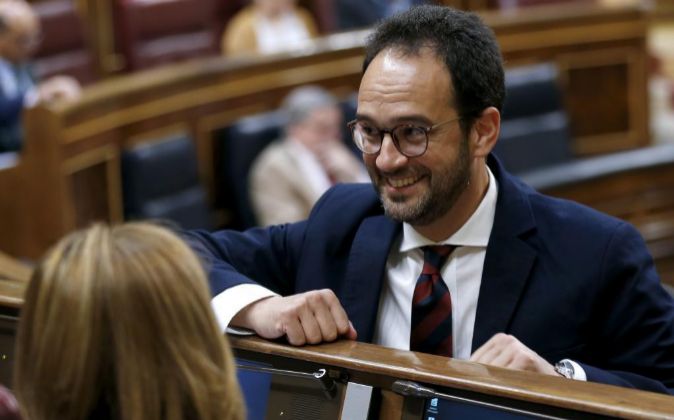 El portavoz del PSOE en el Congreso de los Diputados, Antonio...