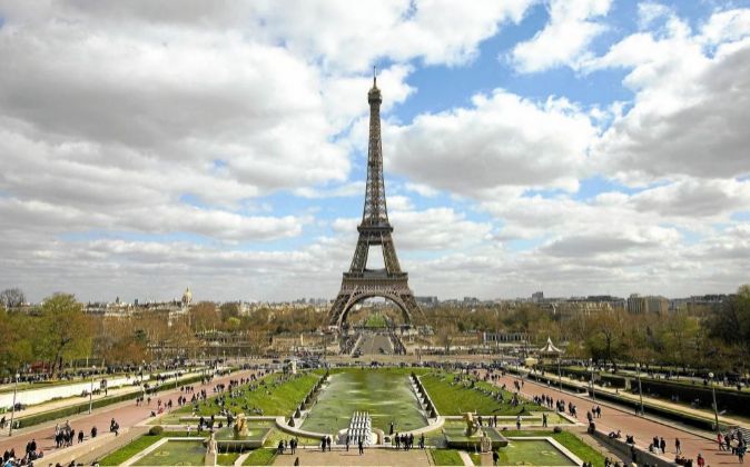 Panorámica del Torre Eiffel en París.