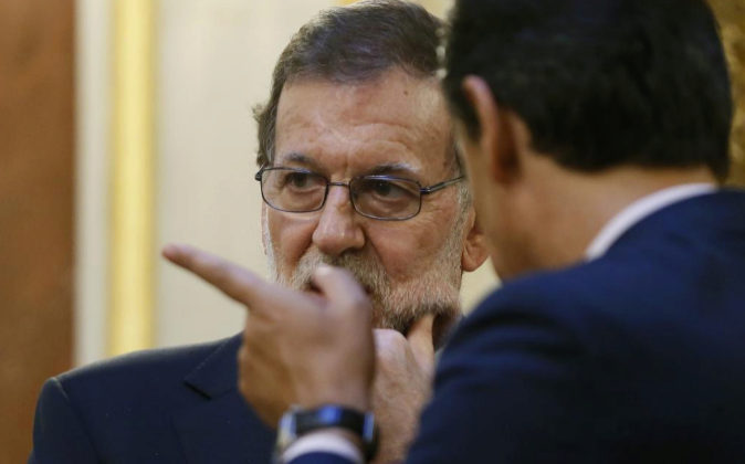 El presidente del Gobierno, Mariano Rajoy, anteayer con el coordinador...