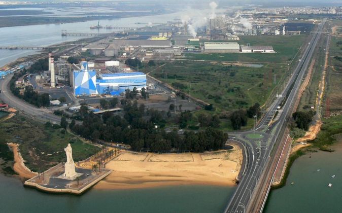 Vista aérea del Polo Químico de Huelva.