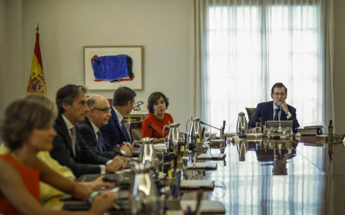 Rajoy, durante la reunión extraordinaria del Consejo de Ministros...