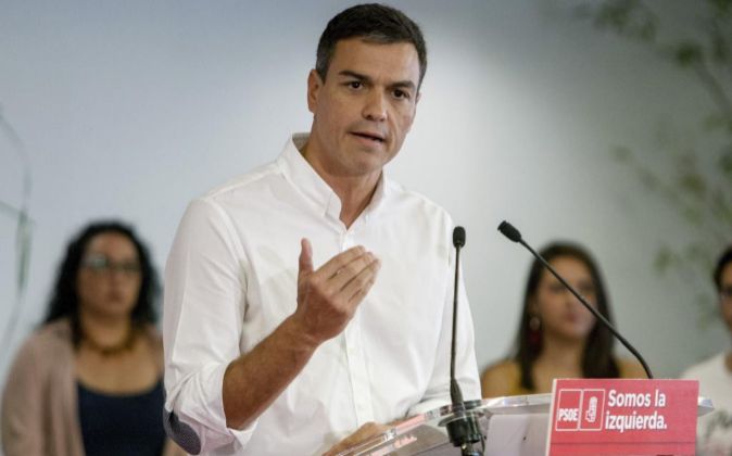 El secretario general del PSOE, Pedro Sánchez, abre su curso...