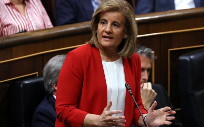 La ministra de Empleo y Seguridad Social, Fátima Báñez, interviene...