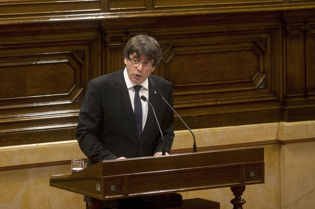 Carles Puigdemont compareca el martes en el Parlament, y declaraba...
