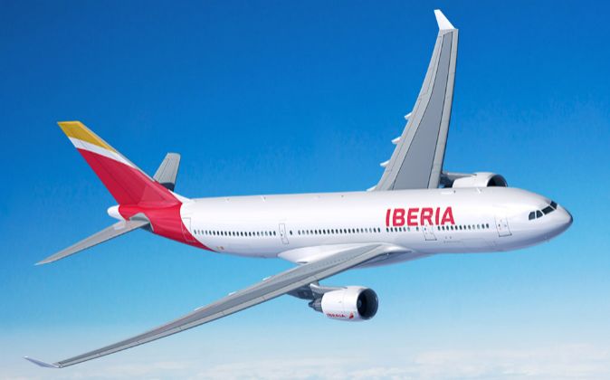 Avión de Iberia en vuelo.