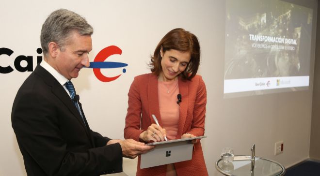 Víctor Iglesias, CEO de Ibercaja, y Pilar López, presidenta de...