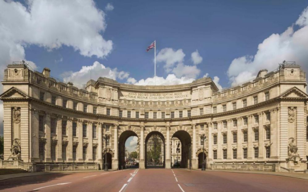 El Arco del Almirantazgo, un edificio junto a Buckingham Palace que se...