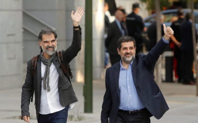 Los presidentes de la Asamblea Nacional Catalana, Jordi Sànchez, a la...