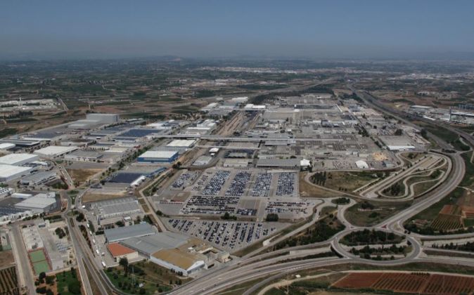 Imagen aérea de la factoría de Ford en Almussafes (Valencia) y del...