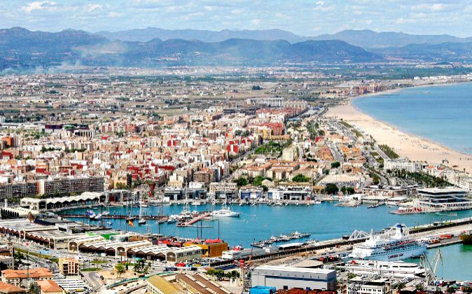 El puerto de Valencia es uno de los ms importantes de Europa.