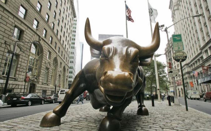 El toro de Wall Street símbolo del mercado alcista, en Nueva York.