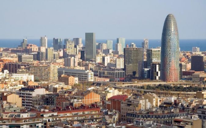 Vista de Barcelona, con la Torre Agbar a la derecha.