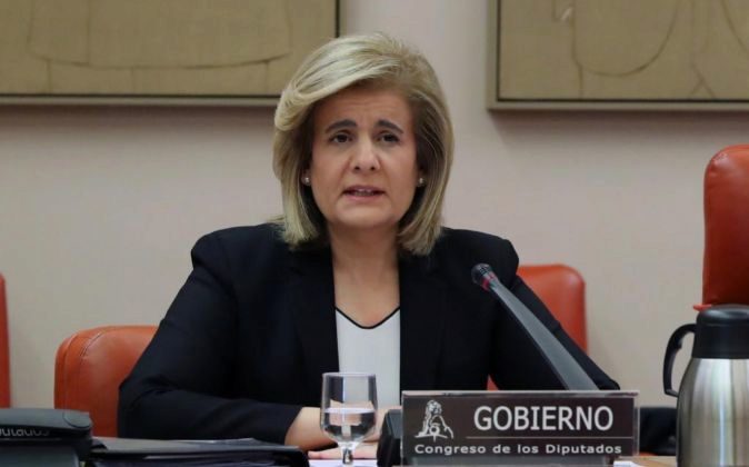 La ministra de Empleo y Seguridad Social, Fátima Báñez, durante su...