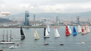 La flota de la Barcelona World Race 2010/11, durante la salida de la...