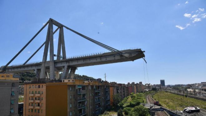 Los restos del puente Morandi (Gnova) tras el derrumbe sufrido en...