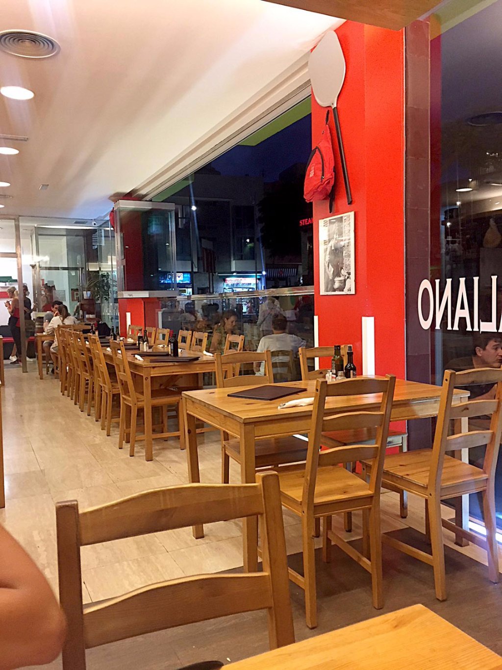 7 Vivi 100 Italiano Pizzería, Corralejo, Fuerteventura Directivos