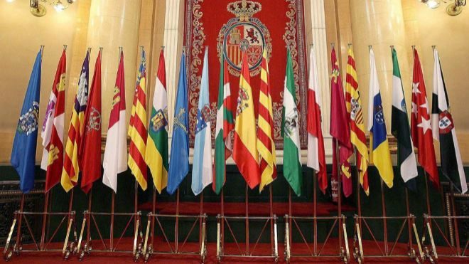 Banderas autonmicas en el Senado.