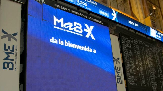 Pantalla del MAB en la Bolsa de Madrid.