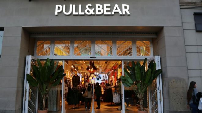 leyendo Presentador Escribir Pull & Bear (Inditex) empieza a vender ropa online en EEUU | Distribución y  Consumo